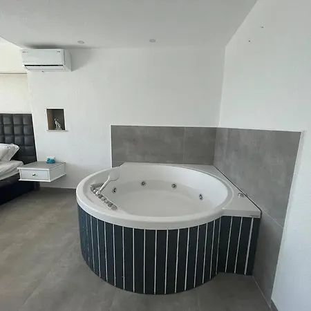Oezguel Kas