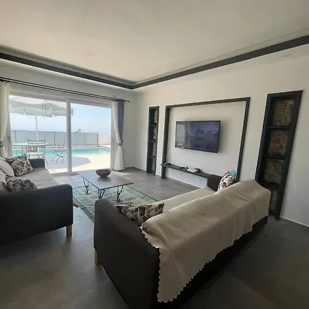 Oezguel Villa Kas
