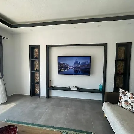 Oezguel Villa